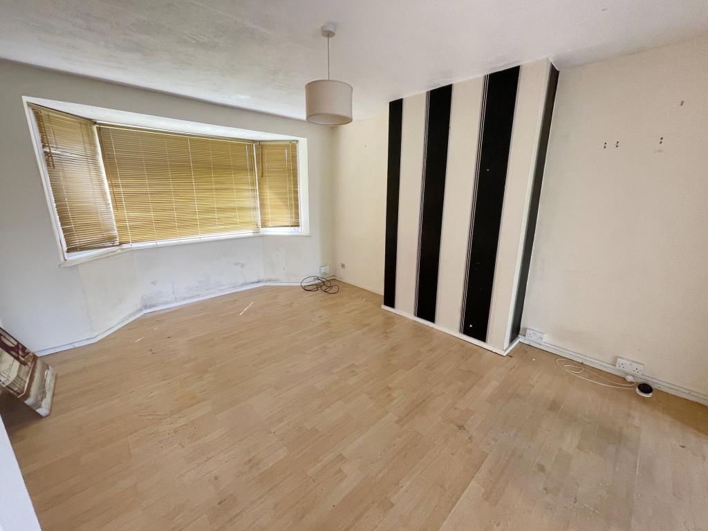Lot: 178 - SEMI-DETACHED HOUSE FOR IMPROVEMENT - Reception room with bay window to front aspect